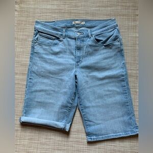 Levi’s stretch denim Bermuda shorts women’s size 30